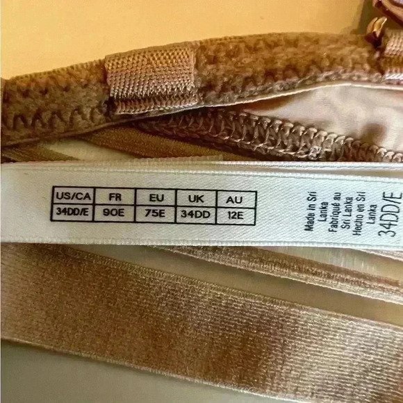 Le Mystere Convertible Back Bra, Size 34DD Color Beige GUC please review photos - Picture 7 of 8